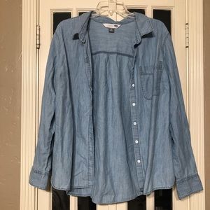 Old Navy button up chambray shirt. Size XL. EUC.